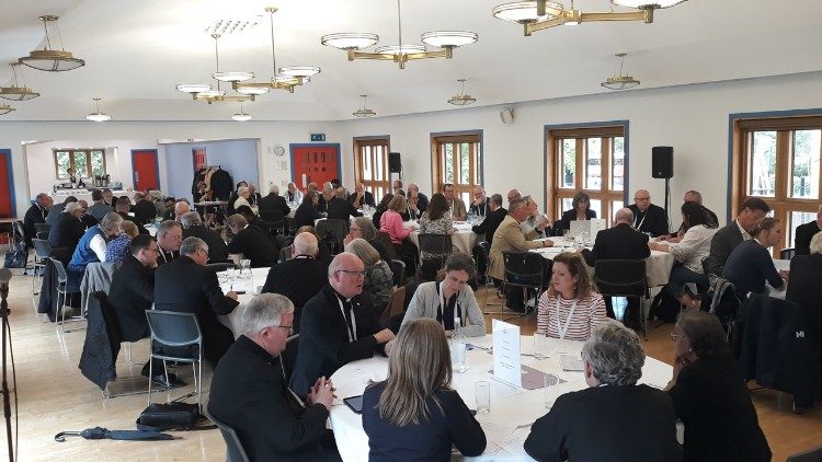 Round table discussions during National Synod Day