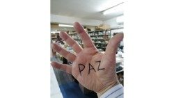 Um minuto pela Paz 2022, promovido pela Ação Católica. Escreva em sua mão "paz" e compartilhe