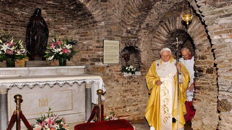 Benedykt XVI odiwedza dom Najświętszej Maryi Panny w Efezie