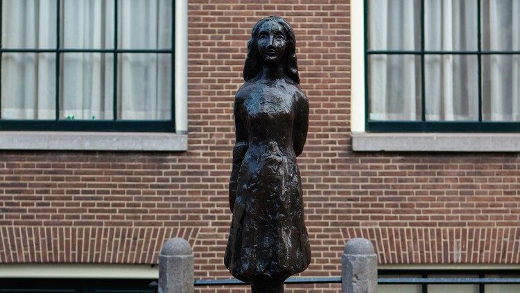 In Amsterdam erinnert die Anne-Frank-Statue an die Gräuel des Holocaust