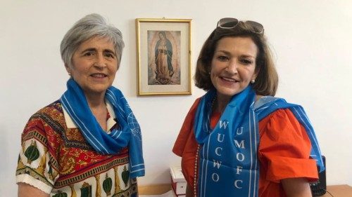 Die Präsidentin der Weltunion der Katholischen Frauenverbände (WUCWO), María Lía Zervino (links) und WUCWO-Schatzmeisterin Monica Santamarina Noriega (rechts)