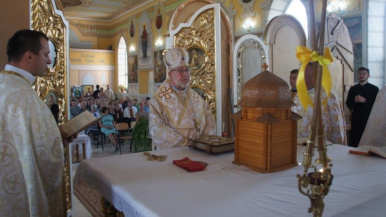 Bishop Meniok at Divine Liturgy