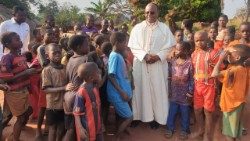Dom Félicien Mwanama Galumbulula, bispo de Luiza na República Democrática do Congo