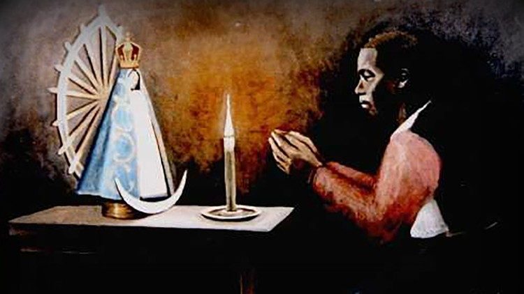 "Czarny Manuel" przed figurką Matki Bożej z Lujan
