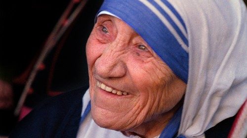 Çelësi i fjalëve të Kishës: Nënë Tereza e biseda e saj me të rinjtë