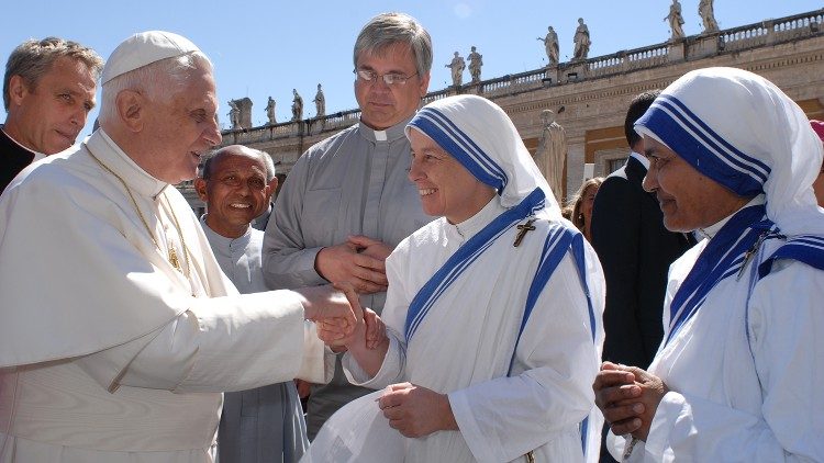 5 de septiembre de 2007, Audiencia General de Benedicto XVI: el saludo a las hermanas de la Congregación de las Misioneras de la Caridad de Santa Madre Teresa de Calcuta