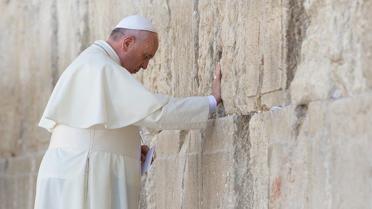 Le Pape François au mur des Lamentations à Jérusalem en 2014