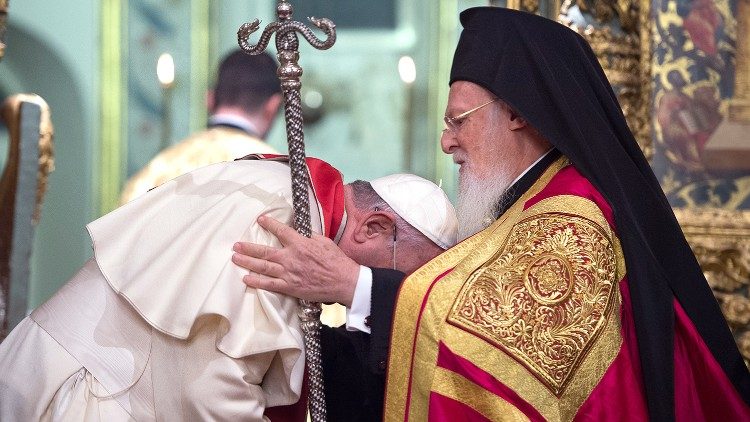 Franziskus mit Patriarch Bartholomaios