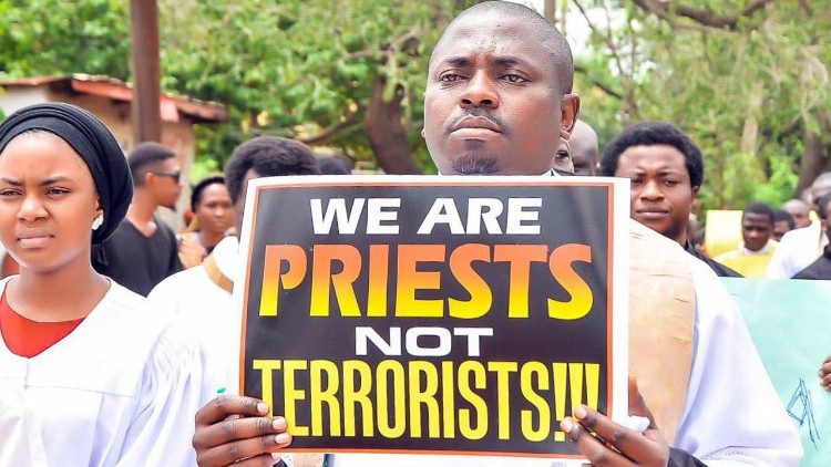 Priests hold peaceful protest (Source: Facebook page of the Archdiocese of Kaduna)