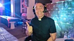 Don Michele Madonna durante il Rave 4 Christ di Napoli