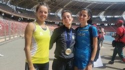 Sara Carnicelli, članica Vatikanske atletike, z dvema italijanskima športnicama na sredozemskih igrah v Oranu