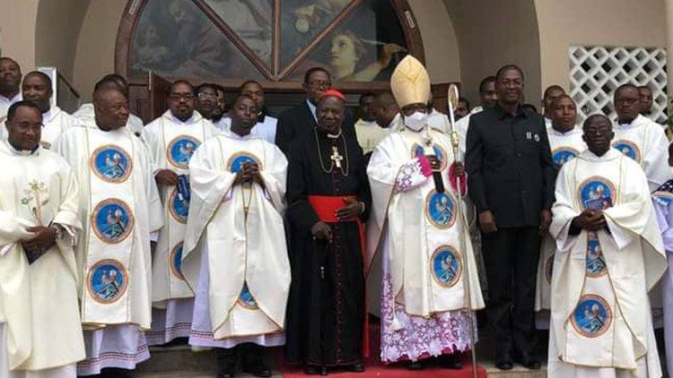 Kardinali Pengo aliweka Jiwe la Msingi tarehe 14 Mei 2014
