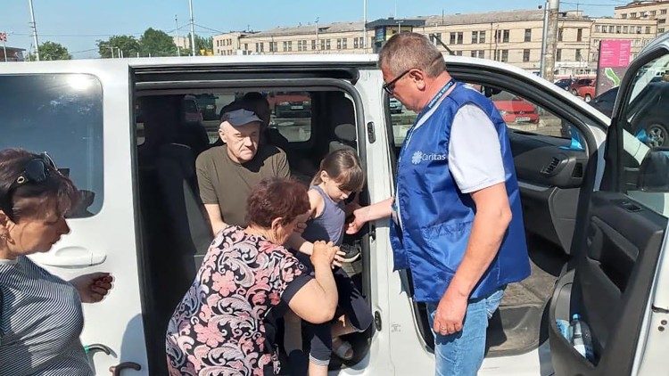 Dyrektor Caritas Mariupol: ludzie chcą odzyskać zdeptaną przez Rosjan godność