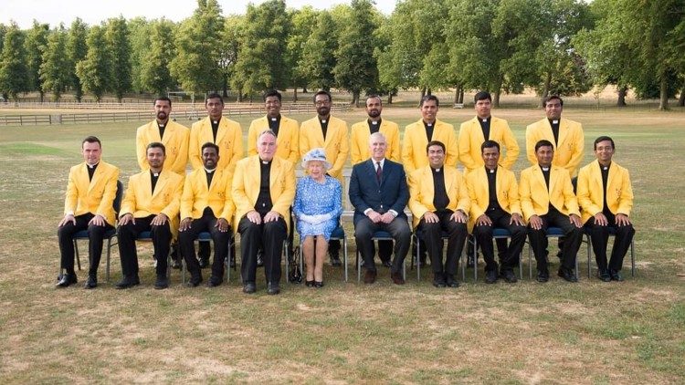 El equipo con la reina Isabel en 2018