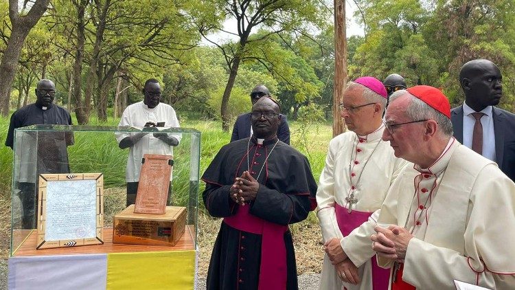 2022.07.07 Il cardinale Parolin benedice la prima pietra della Nunziatura di Juba