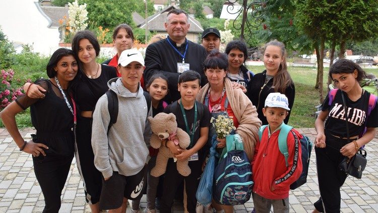 Romowie z Donbasu we Lwowie odkrywają katolicyzm 