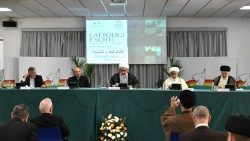 Một cuộc gặp gỡ giữa các tín hữu Công giáo và tín đồ Hồi giáo Shiite 