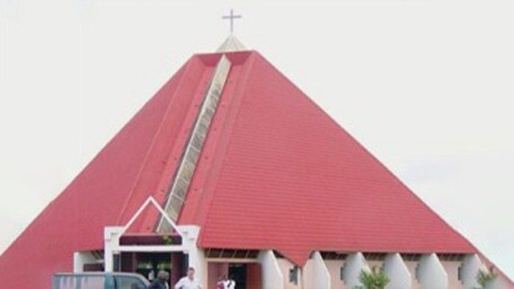 Le toit de la Cathédrale Saint Hilaire de Franceville (Gabon)