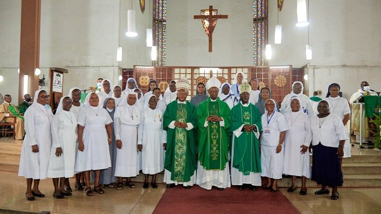 SECAM President, Cardinal-designate Bishop Baawobr flanked by the two SECAM vice presidents and some religious sisters in Ghana.