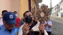 Mons. Rolando Álvarez, biskup Matagalpe, već je 14 dana blokiran pod policijskim nadzorom u biskupskoj palači 
