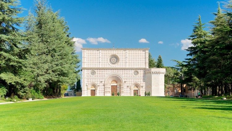 La basílica de Santa Maria di Collemaggio en L'Aquila, donde del 28 al 29 de agosto se puede obtener la indulgencia celestiniana