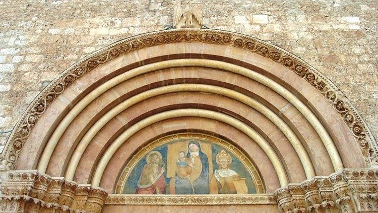 Fresque surmontant le portail principal de la basilique