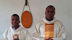 Padres João José Tomo de Oliveira e Rafael Carlitos Cobre, primeiros Orionitas Moçambicanos