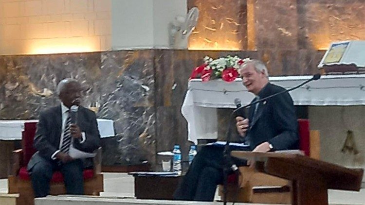 Le cardinal Zuppi le 11 août dans la cathédrale de Maputo