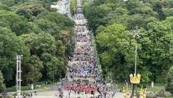 Паломники прибувають на Ясну Гору в Ченстохові