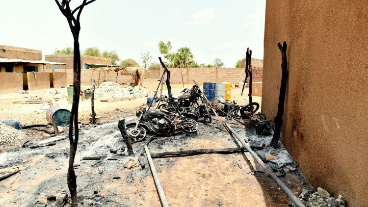 Ilustrační foto: vesnice po útoku džihádistů v Burkině Faso
