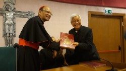 Il cardinale Gracias e il neo cardinale You, prefetto del Dicastero per il Clero