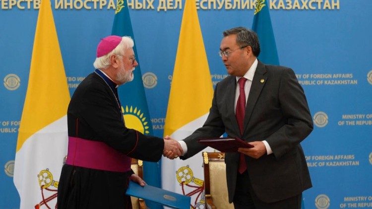 2022.09.14 The Holy See and the Republic of Kazakhstan sign an agreement