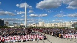 2022.09.14 Nur-Sultan, attesa Papa Francesco arrivo all’Expo Grounds, 14 settembre 2022 Papa Francesco viaggio in Kazakhstan