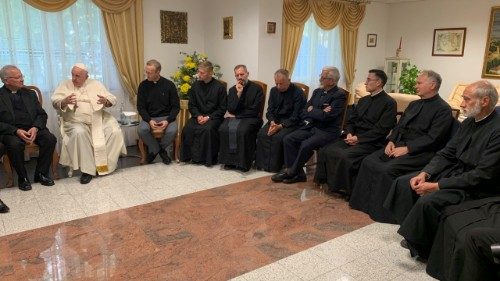 教宗方濟各在哈薩克斯坦會見耶穌會士們