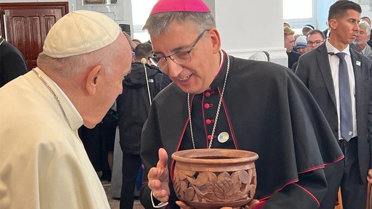 Bp Luis Mumbiela Sierra z Papieżem Franciszkiem