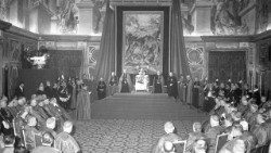 Assinatura da Bula de convocação do Concílio Vaticano II, em 25 de dezembro de 1961