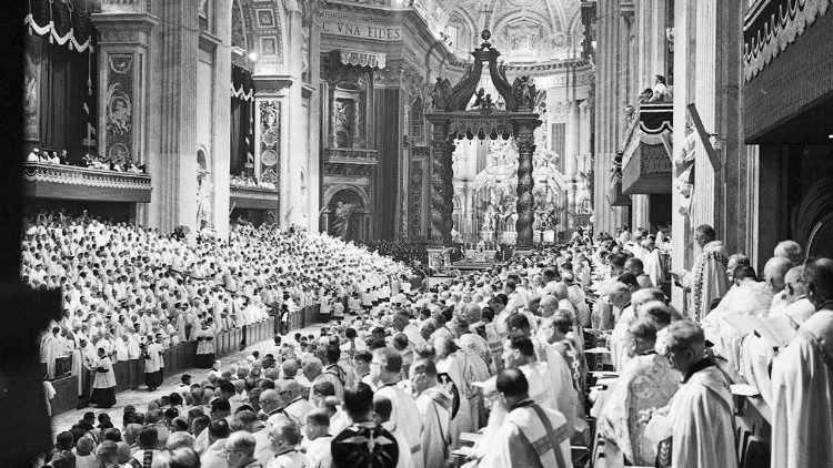 
                    El Papa Francisco: Redescubrir el Vaticano II para afrontar juntos el futuro
                
