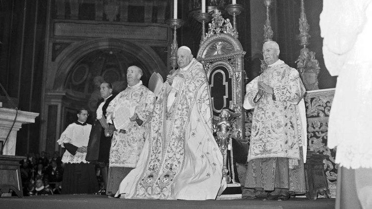 2022.09.27 Giovanni XXIII pronuncia il discorso di apertura - Apertura del Concilio - 11 ottobre 1962
