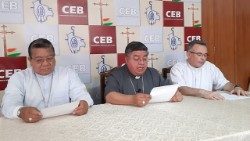 Bolivianische Bischöfe bei der Pressekonferenz
