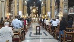 Un momento della Messa celebrata nella chiesa di Santa Maria in Traspontina