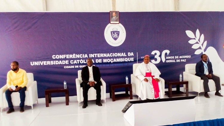 
                    Mozambique: Catholic University commemorates 30th anniversary of the peace accords.
                