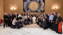 教宗接见世界主教会议的专家学者