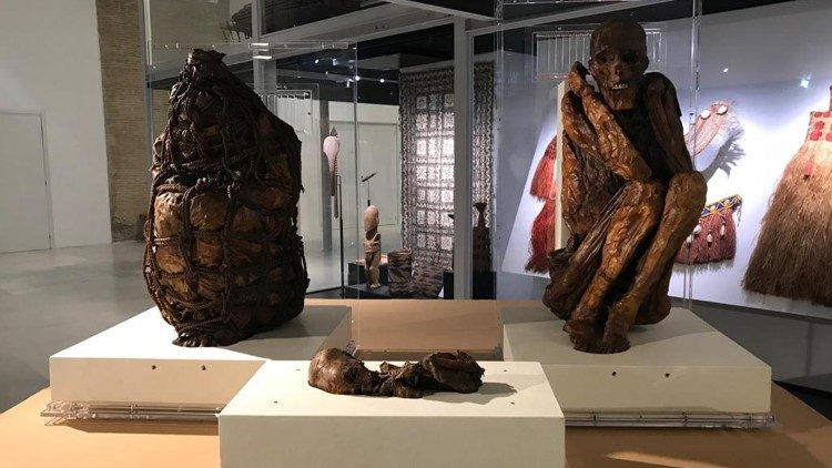 2022.10.17 Tre antiche mummie rimpatriate in Perù