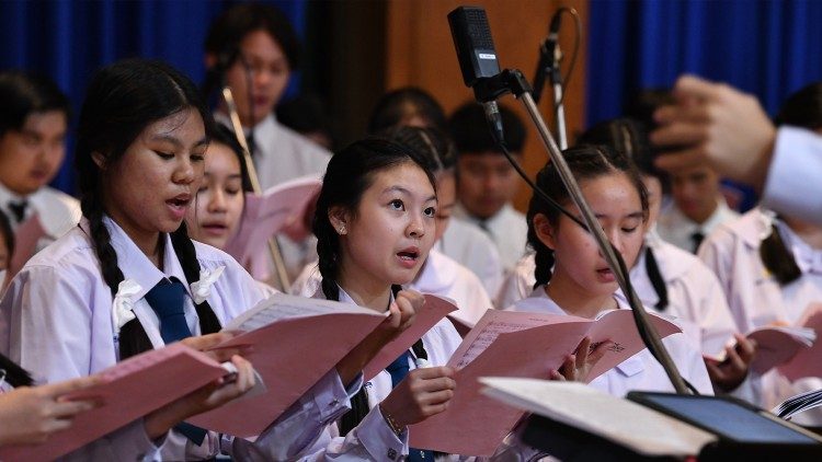 Coro en la misa de apertura del Congreso de las conferencias episcopales asiáticas,  el pasado 12 de octubre