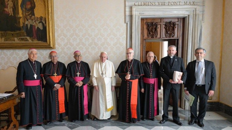 
                    El CELAM pide oraciones por la recuperación del Papa Francisco
                