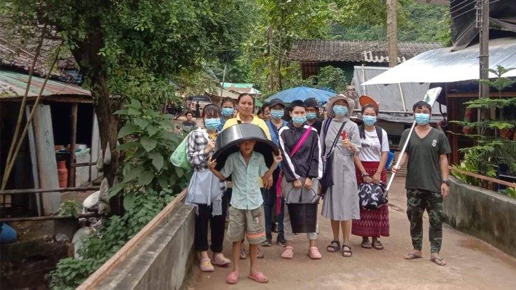 थाईलैंड के ताक प्रांत के था सोंग यांग जिले के एक काथलिक गांव में सिस्टर पाथायापोर्न