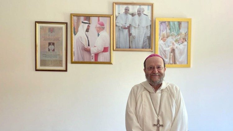 Il vicario apostolico, monsignor Martinelli ad Abu Dhabi