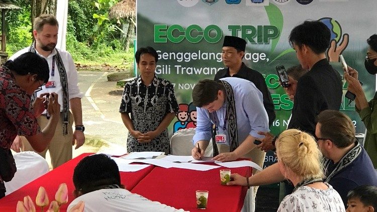krzysztof Burda, president, board of polish chamber of electromobility development signs agreement with village of Genggelang.JPG