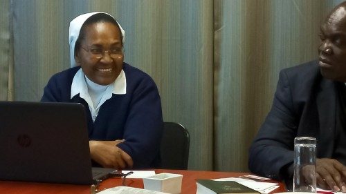 Ir. Olga Massango, fsp, durante o seminário dos Teólogos da IMBISA, sobre o processo sinodal, na RAS