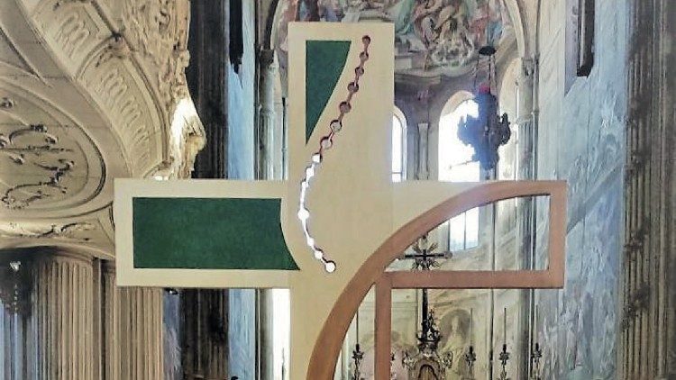 Un particolare della croce della Gmg della Diocesi di Asti, realizzata da Fabio Celestre